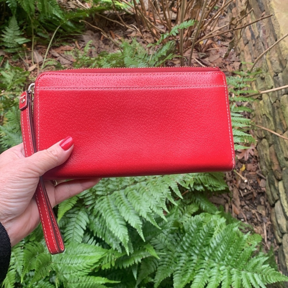 ♠️ Kate Spade Red Leather Wristlet / Wallet Lots of compartmentss fits iPhone ♠ - Picture 1 of 10